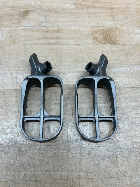 2025 Yamaha YZ250F Footpegs - Brand new take off