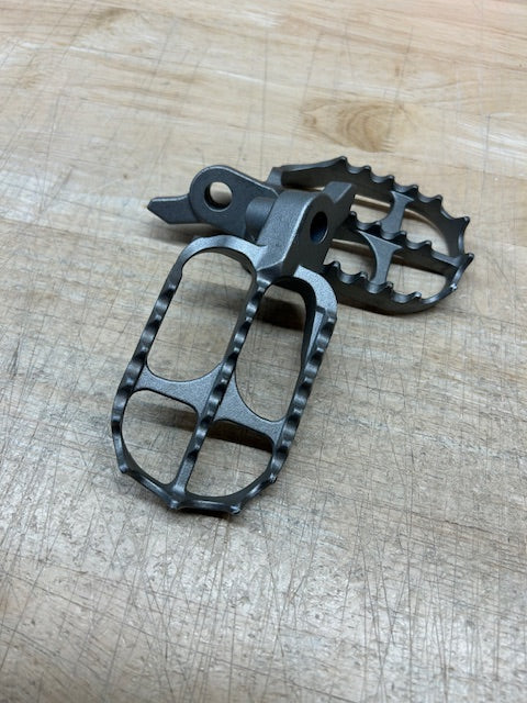 2025 Yamaha YZ250F Footpegs - Brand new take off